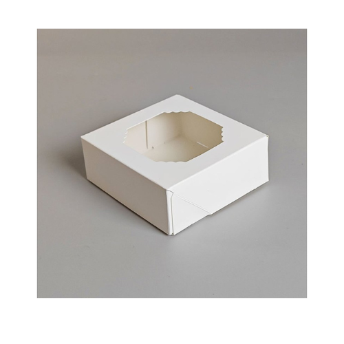 Obrázek k výrobku 26608 - Cake star krabička biela s okienkom nízka 9x9x3, 5cm