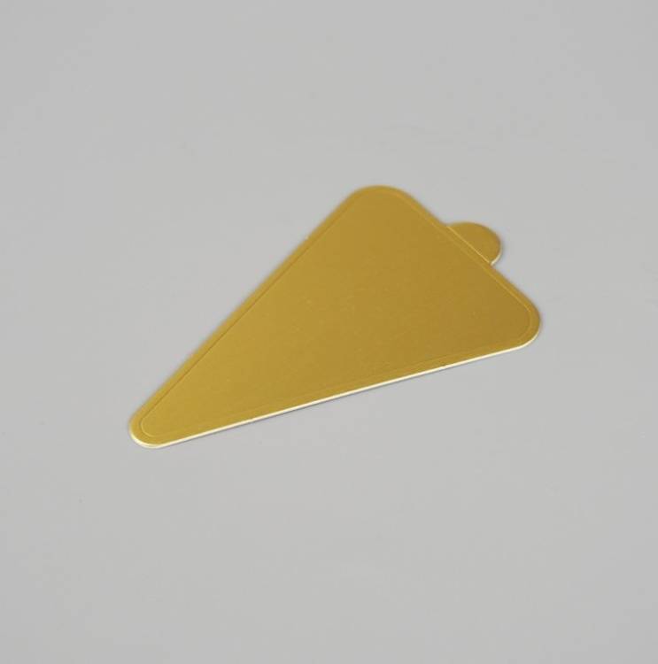 Obrázek k výrobku 26448 - Cake Star Podložka pod minidezerty zlatá tenká trojuholník 11,8 x 7,8 cm (1 ks)