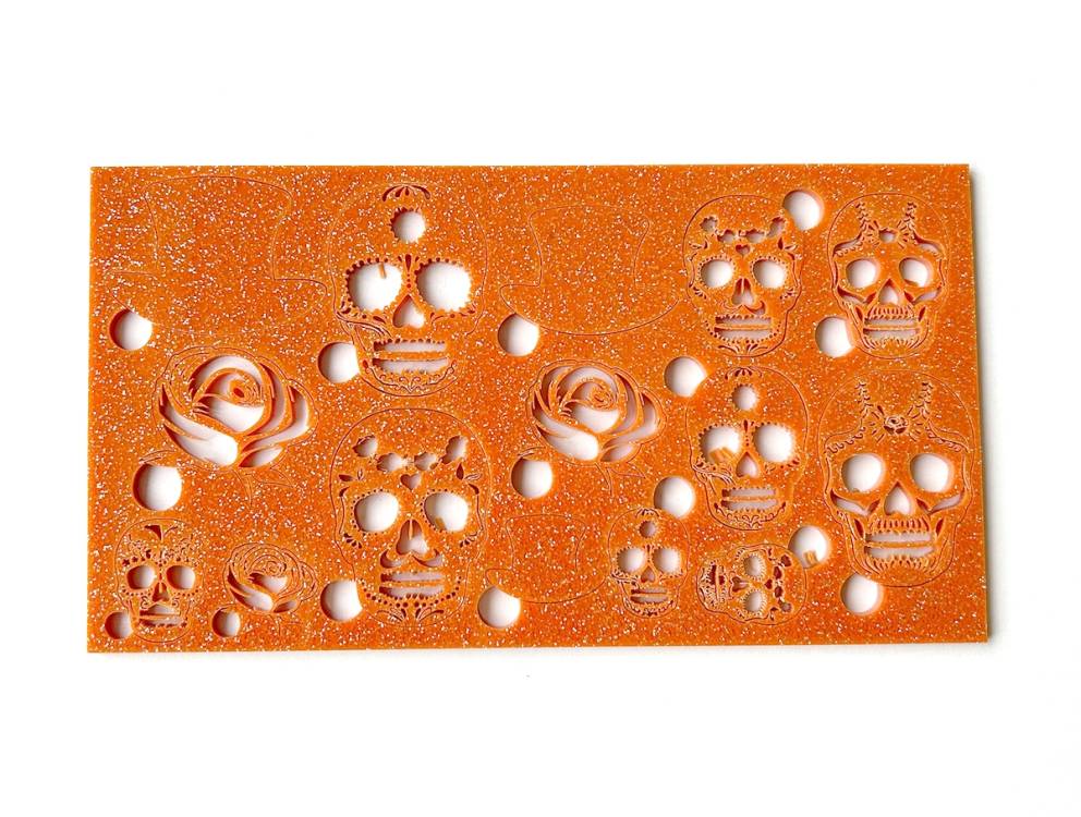 Obrázek k výrobku 24810 - Cesil Plastová dekorácia/odtlačovač oranžový Lebky a ruže (15 tvarov) (1ks)
