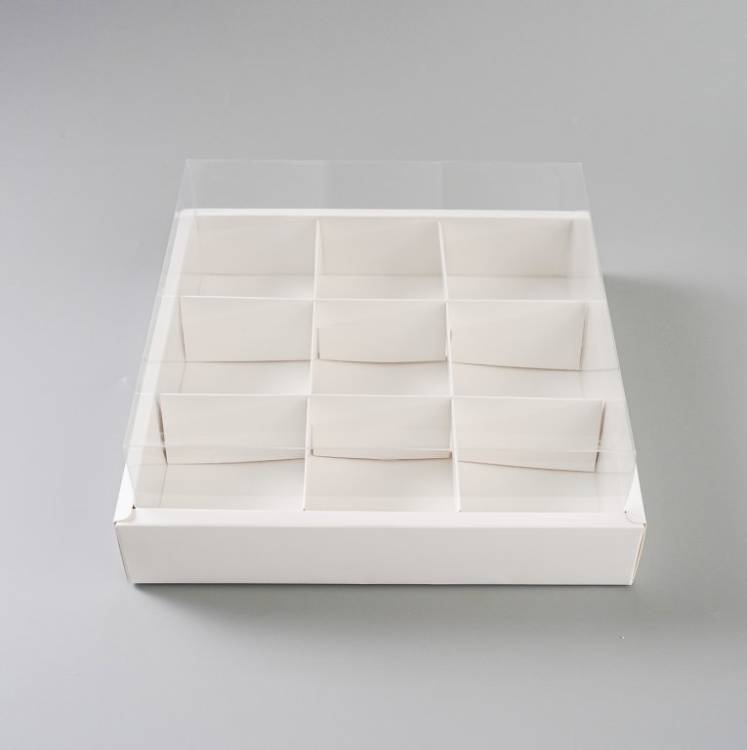 Obrázek k výrobku 25944 - Cukrárska krabica s priehľadným vekom a deliacou vložkou 25x25x10cm (1ks)