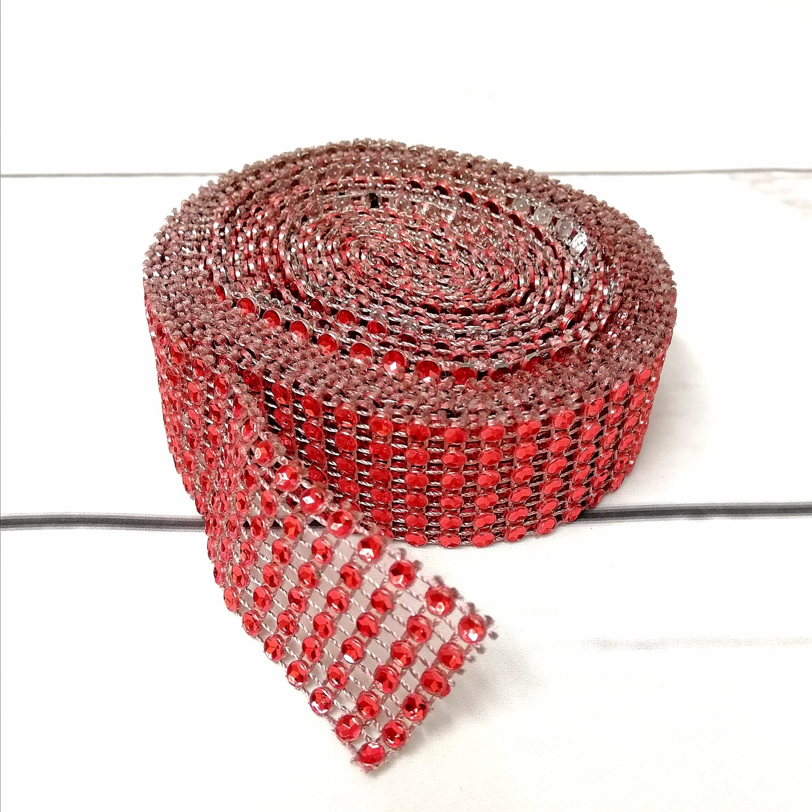 Obrázek k výrobku 16226 - Diamantový pás plastový červený (3 cm x 4,57 m)