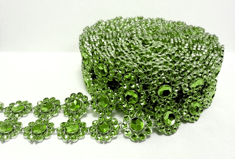 Obrázek k výrobku Diamantový pás plastový květinový zelený (3 cm x 3 m)
