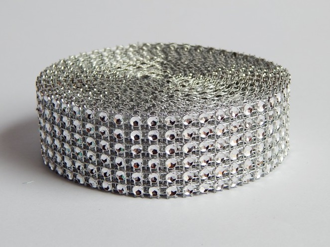Obrázek k výrobku 16812 - Diamantový pás plastový strieborný 3cm x 4,57 m