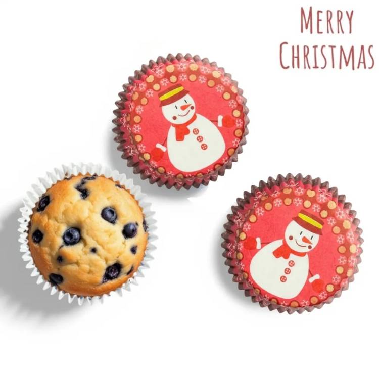 Obrázek k výrobku 27419 - Košíčky na muffiny červené s vianočnými motívmi (75 ks)