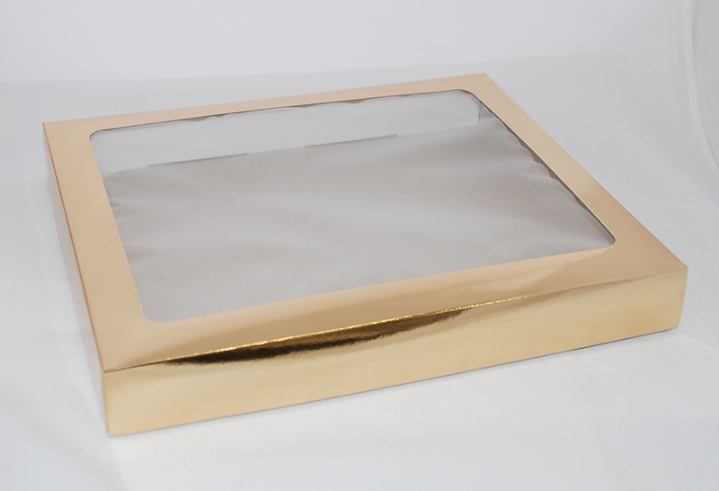 Obrázek k výrobku 25176 - Krabica na cukrovinky zlatá s okienkom (30 x 25 x 3,7 cm) (1kg)