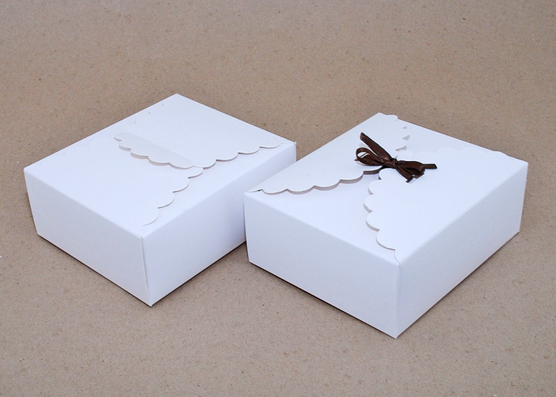 Obrázek k výrobku 22712 - Krabička biela (stuha není sučasťou balenia 14x11,8x5,2cm