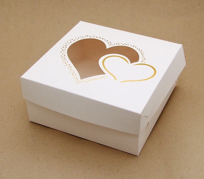 Obrázek k výrobku 25175 - Krabička na koláče so zlatým srdiečkom (18x18x8cm) (1ks)