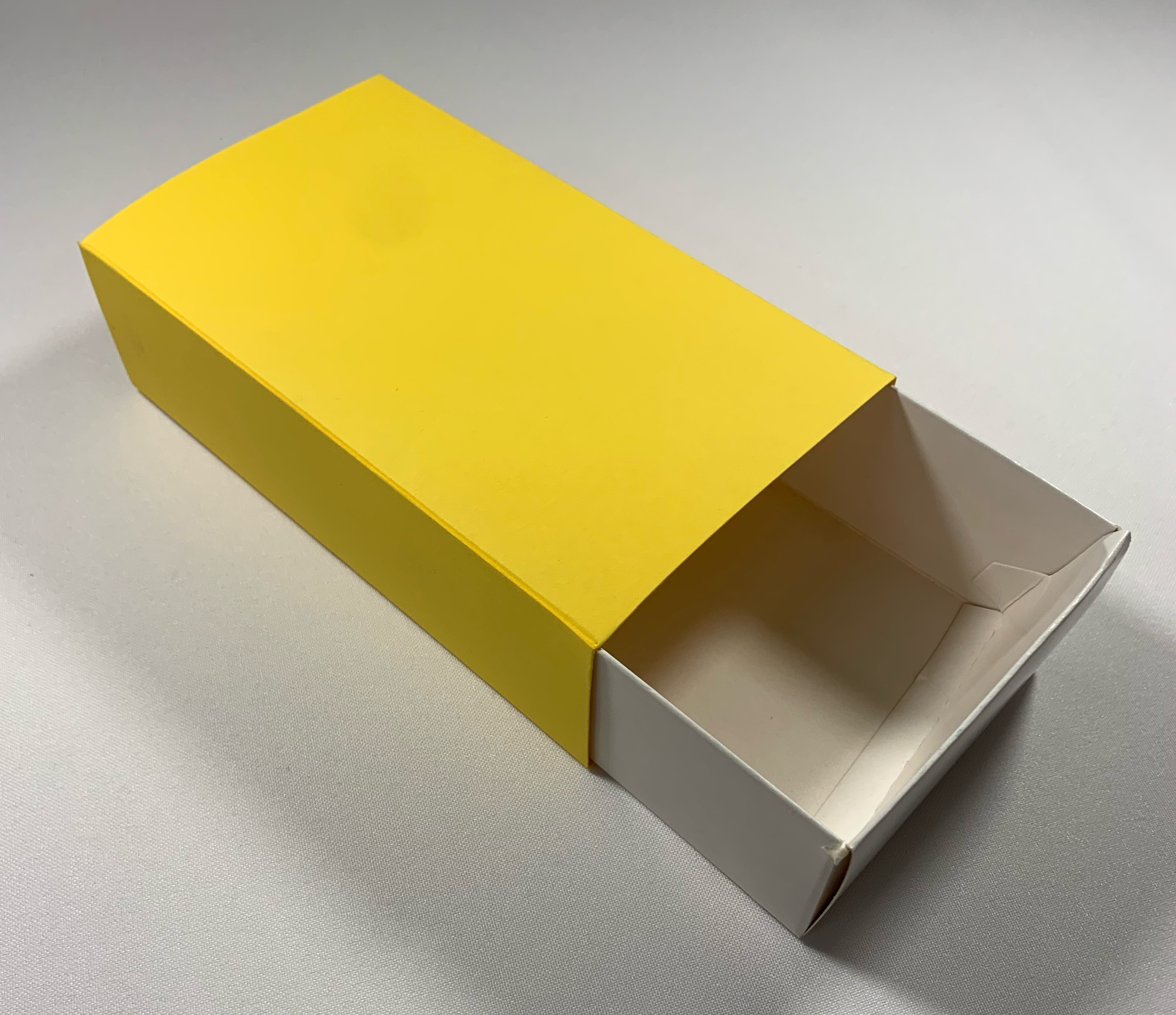 Obrázek k výrobku 21389 - Krabička na makrónky (16 x 9 x 4,5 cm) žltá