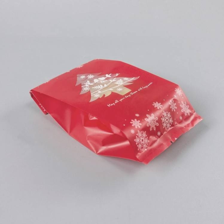 Obrázek k výrobku 27312 - Mikulášske vrecko červené s vianočným stromčekom (20 x 9 x 7 cm)