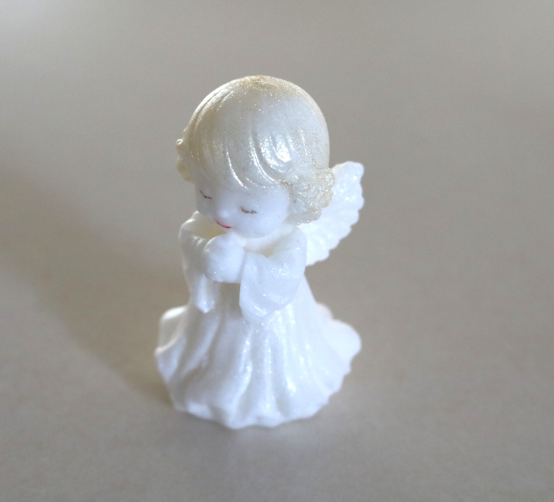 Obrázek k výrobku 25042 - Nejedlá dekorácia Anjelik dievčatko biele (6 cm)