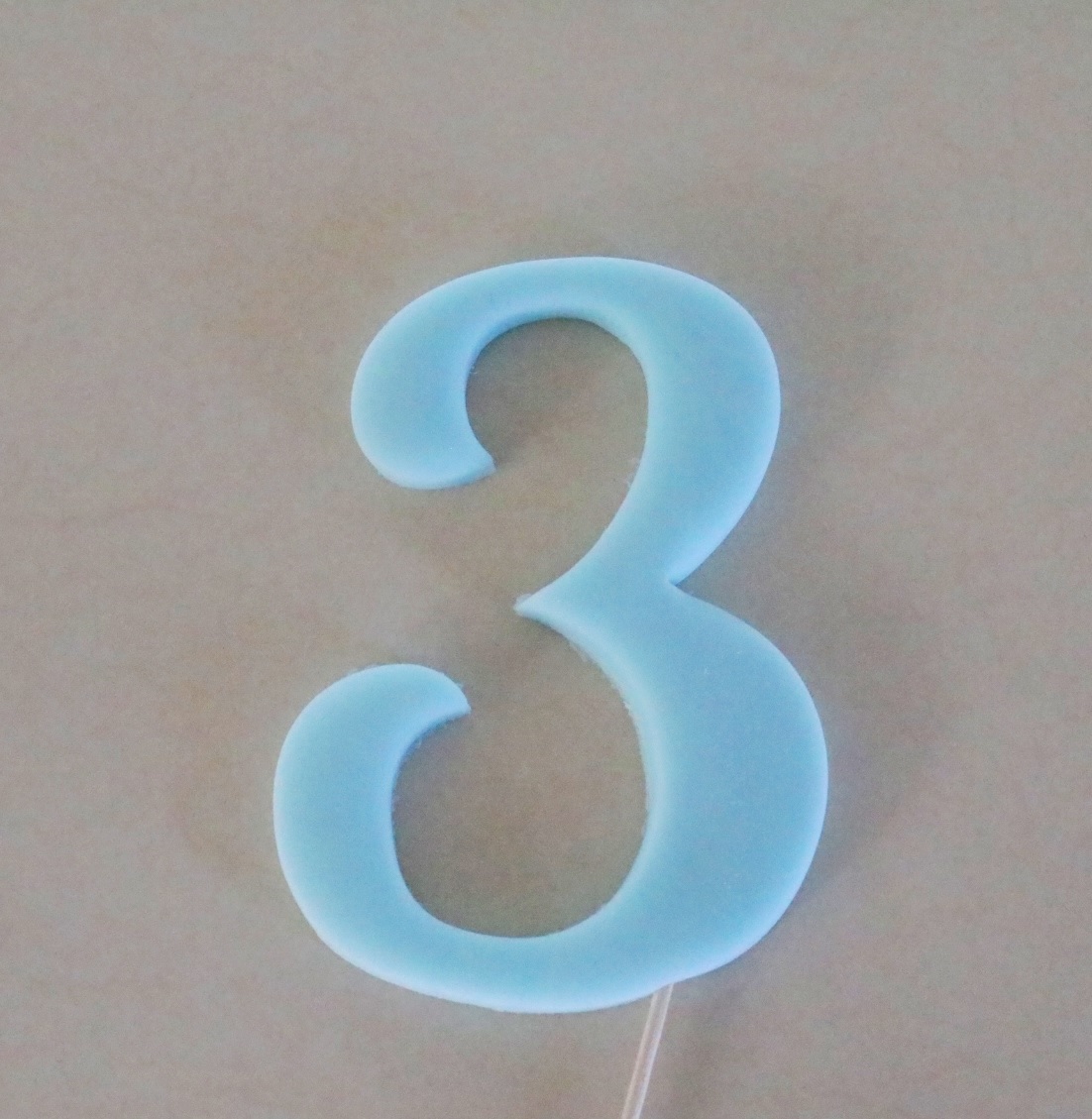 Obrázek k výrobku 27176 - Nejedlá dekorácia Číslo 3 modré