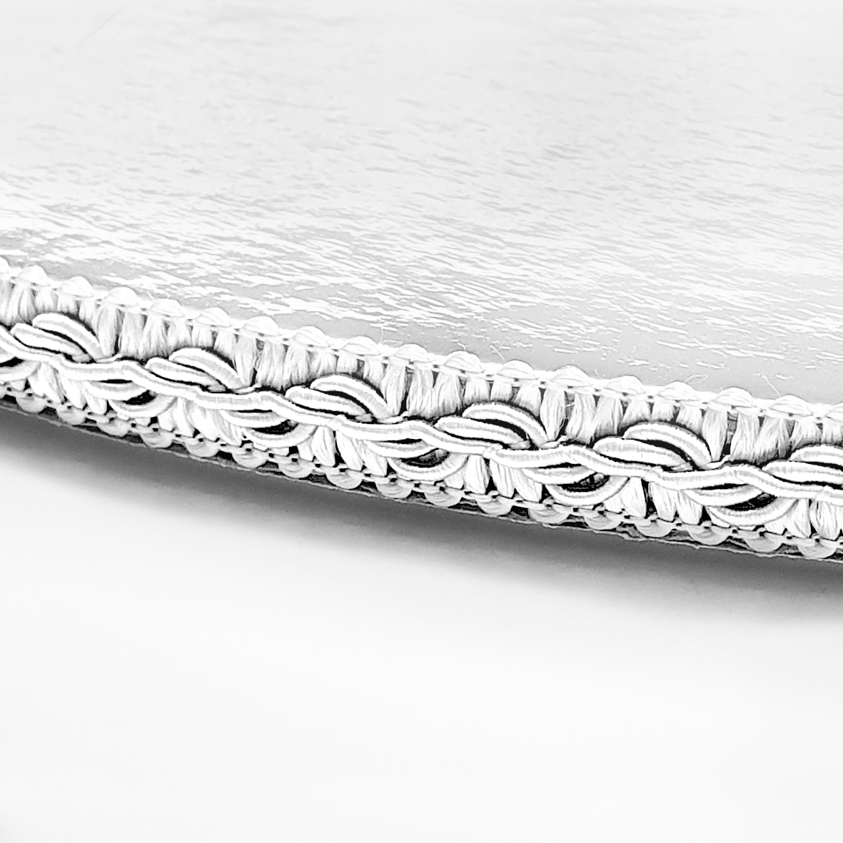 Obrázek k výrobku 21045 - Podnos biely hrubý 1 cm kruh (30 cm) s krajkou