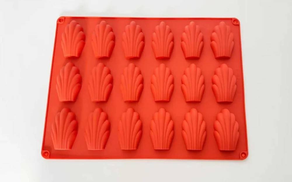 Obrázek k výrobku 27413 - Silikónová forma na pečenie Madlenky úzke (na 18 ks)