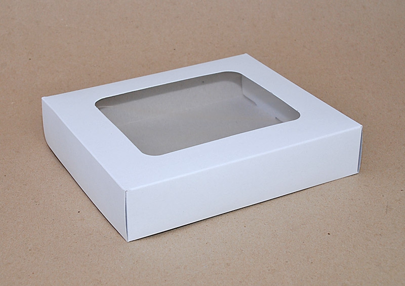 Obrázek k výrobku 21177 - Vianočná krabica  biela (18 x 15 x 3,7 cm.