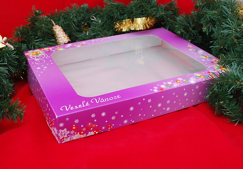 Obrázek k výrobku 22913 - Vianočná krabica na cukrovinky Fialová s nápisom VESELÉ VÁNOCE (38 x 28 x 5 cm)(5ks)