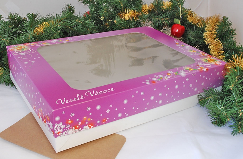 Obrázek k výrobku 20973 - Vianočná krabica na cukrovinky Fialová s nápisom VESELÉ VÁNOCE (38 x 28 x 8 cm)