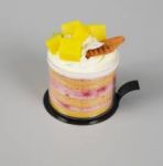 Obrázek k výrobku 26478 - Cake Star Plastová podložka pod minidezerty s úchytom čierna kruh 8 cm (1 ks)