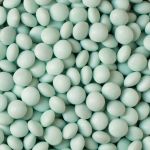 Obrázek k výrobku 26906 - Decora Mini šošovky z mliečnej čokolády – mätovo zelené / zelenomodré