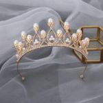 Obrázek k výrobku 27205 - Nejedlá dekorácia kovová Koruna zlatá s perlami