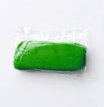 Obrázek k výrobku 26382 - Pravý marcipán tmavo zelený 28% mandlí (100 g)